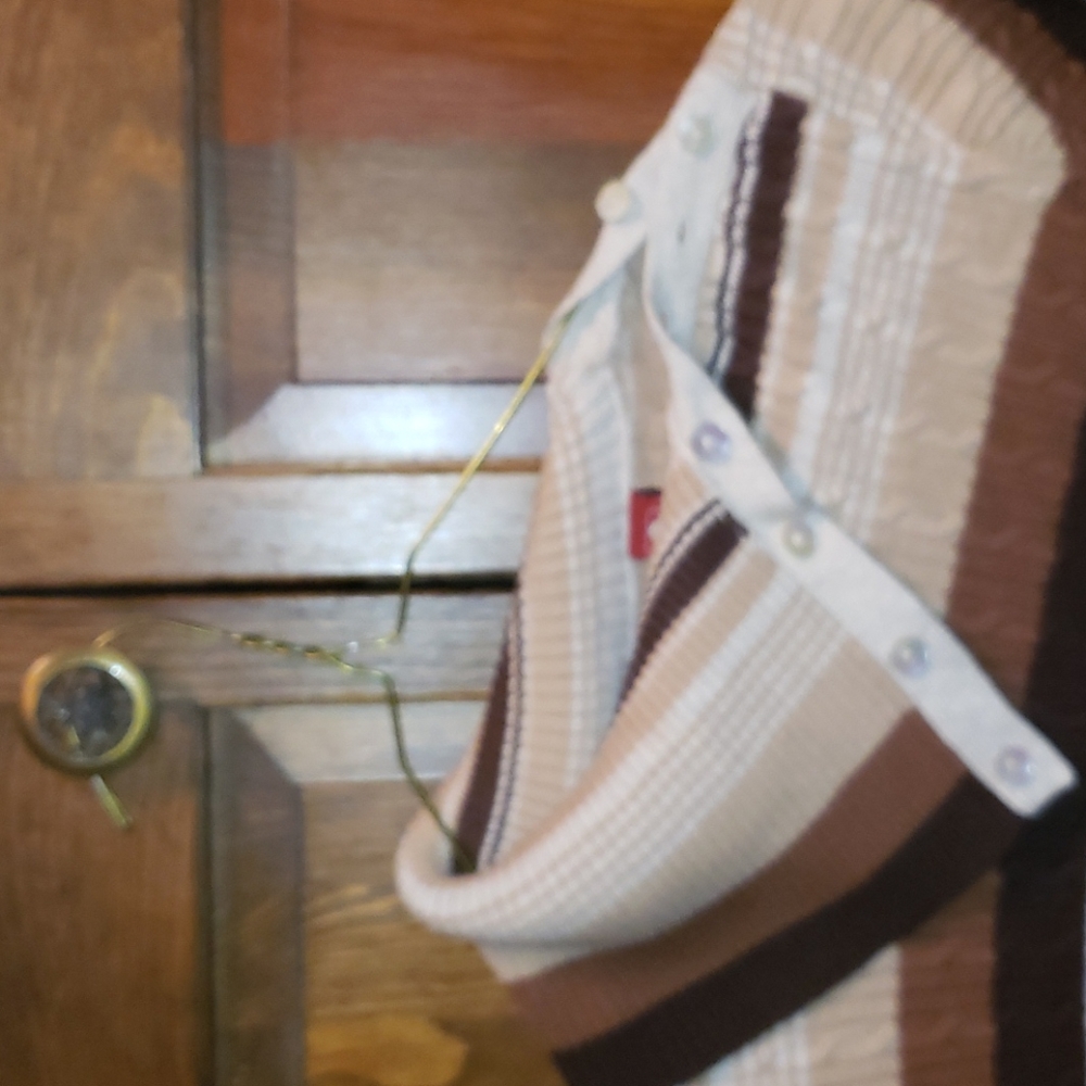 Sweater - Picture 3 of 3